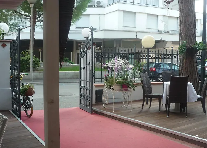 Pina Hotel 3*