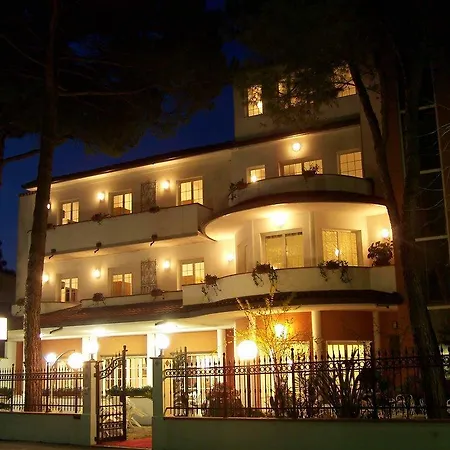 Otel Pina 3*